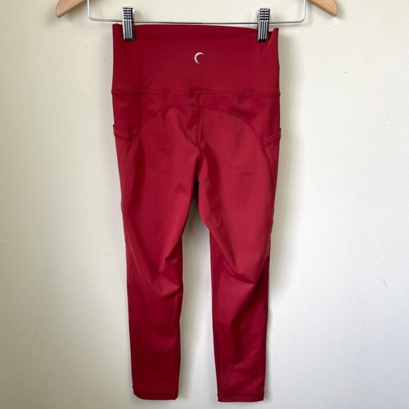 Zyia Active Red Pocket Brilliant Hi-Rise Capri Leggings - Picture 5 of 8